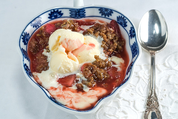 Strawberry & Rubarb Crisp